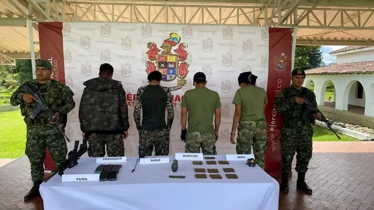 Cuatro miembros del Estado Mayor Central se entregaron al Ejército