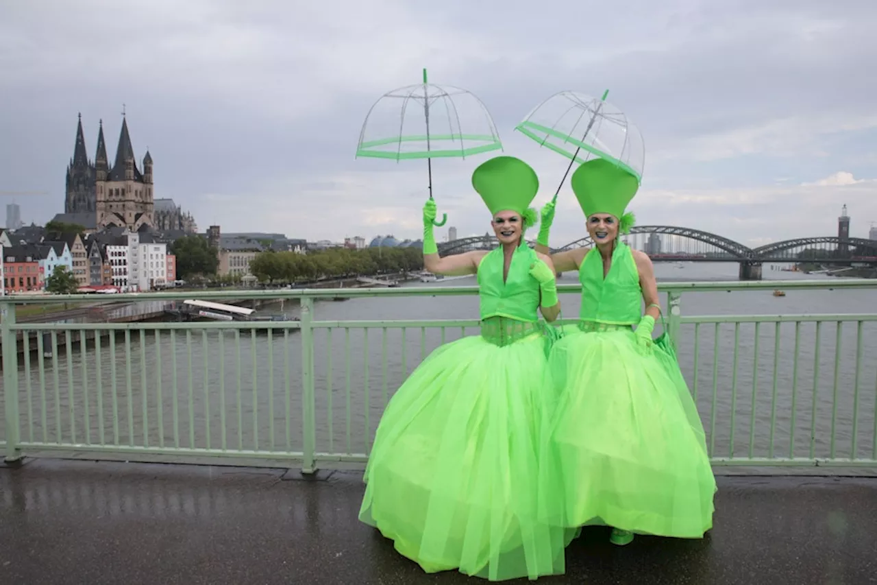 CSD 2024 in Köln: Parade läuft, doch erste Tropfen fallen