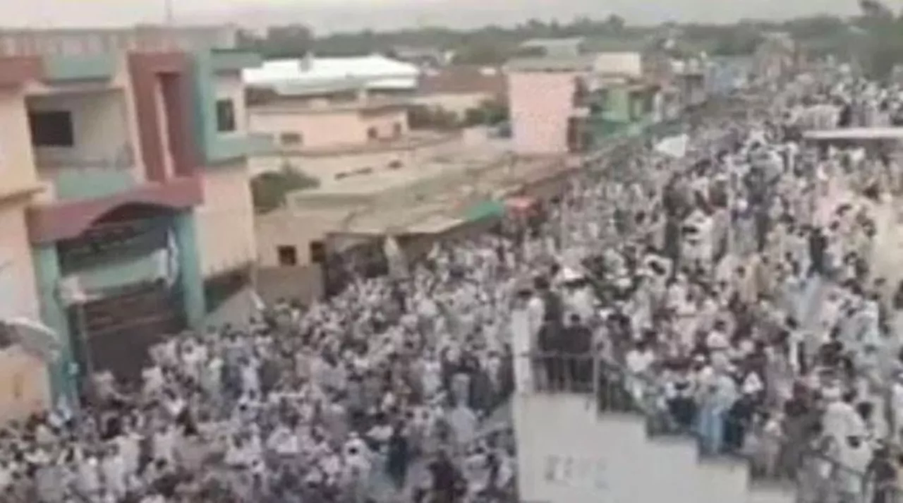 بنوں: شرپسندوں نے مظاہرین کی آڑ میں سکیورٹی فورسز کے خیموں کو آگ لگائی اور دیوار گرائی، محکمہ داخلہ کے پی