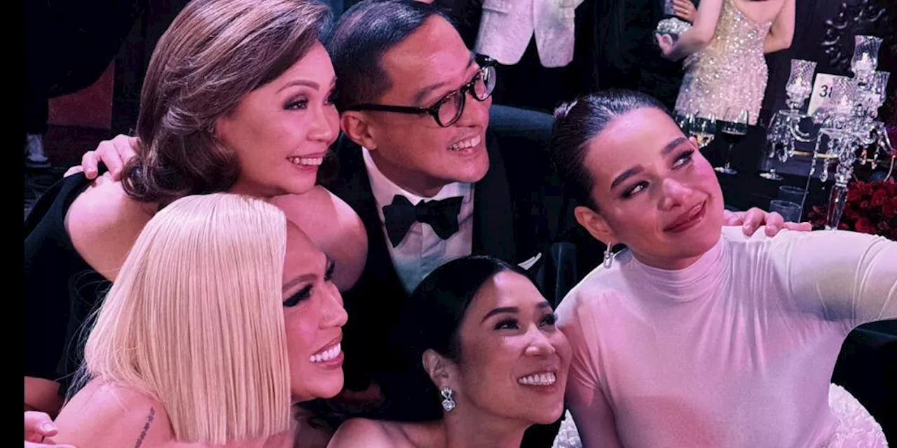 At the GMA Gala 2024, Bea Alonzo, Vice Ganda, Annette Gozon-Valdes take a selfie with ABS-CBN execs Carlo Katigbak and Cory Vidanes