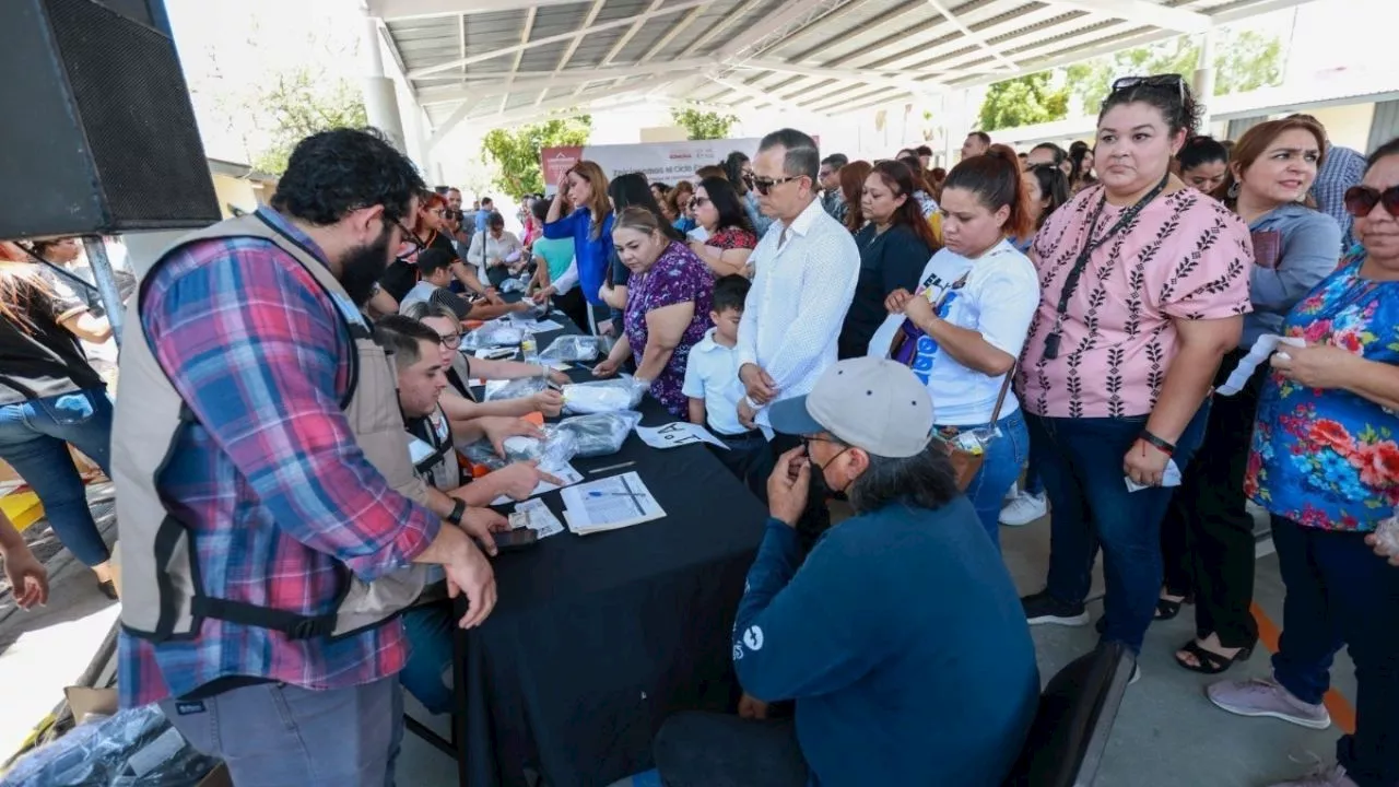 Alfonso Durazo cumple con entrega de uniformes escolares gratuitos en 68 municipios de la entidad