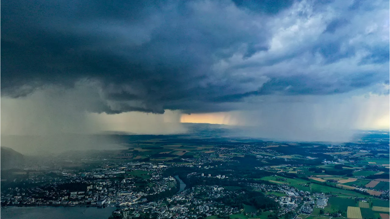  Hagel-Gewitter und 'große Regenmengen' im Anmarsch