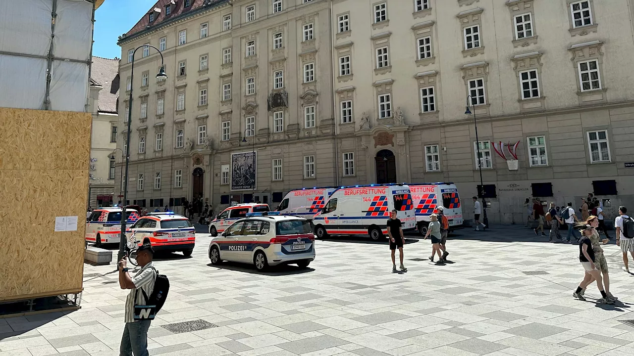 Panikattacken bei Schülerinnen - Riesiger Rettungseinsatz am Wiener Stephansplatz