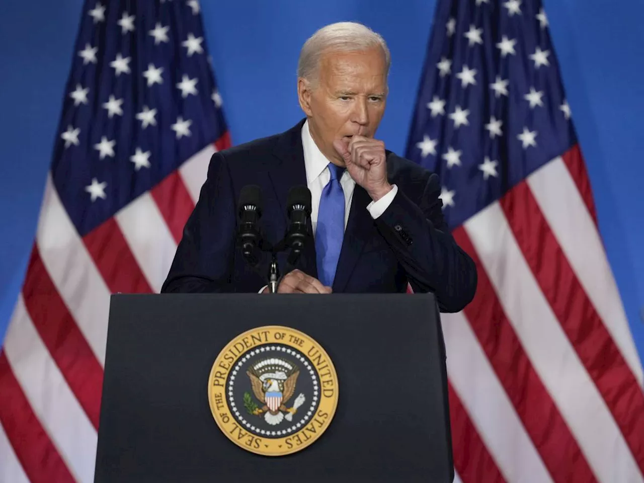 Dal dibattito flop contro Trump al ritiro: il mese da incubo di Biden