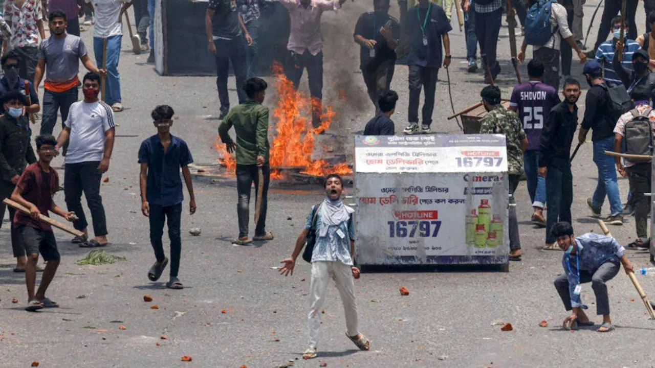 Bangladesh में नहीं थम रहा छात्रों का हिंसक प्रदर्शन, देखते ही गोली मारने का आदेश; अब सुप्रीम कोर्ट के फैसले पर निगाहें