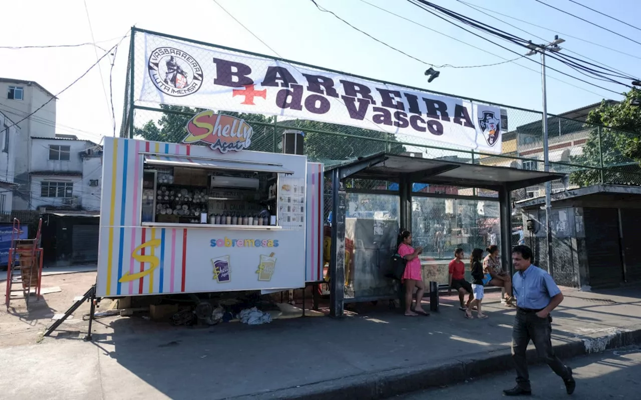 A Barreira já virou baile: conheça a favela que embala hit do Vasco e incentiva solidariedade