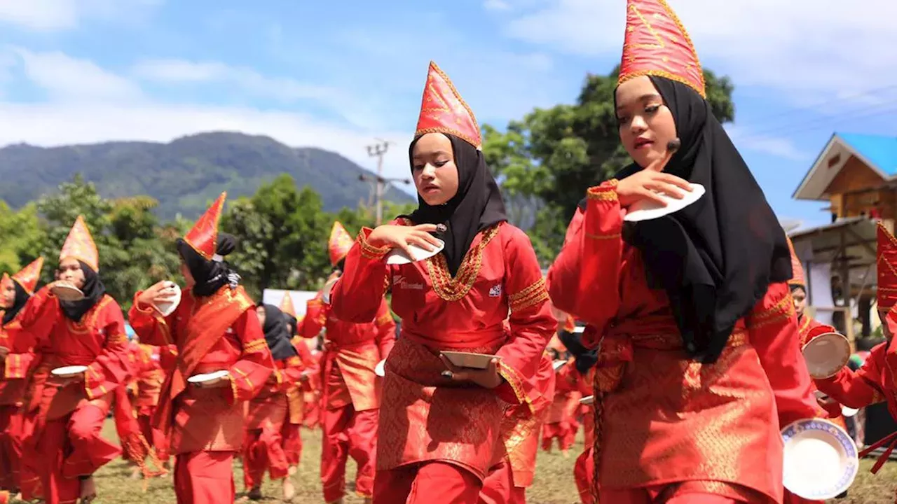 Sumatera Barat Asal Usul Tari Piring Sumatra Barat Penuh Makna Dan Mendalam Tari Piring