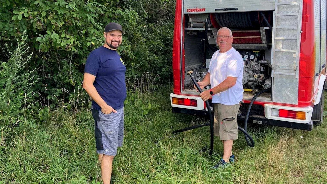 Feuerwehr Pachfurth füllt Wasserstellen für Wildtiere auf