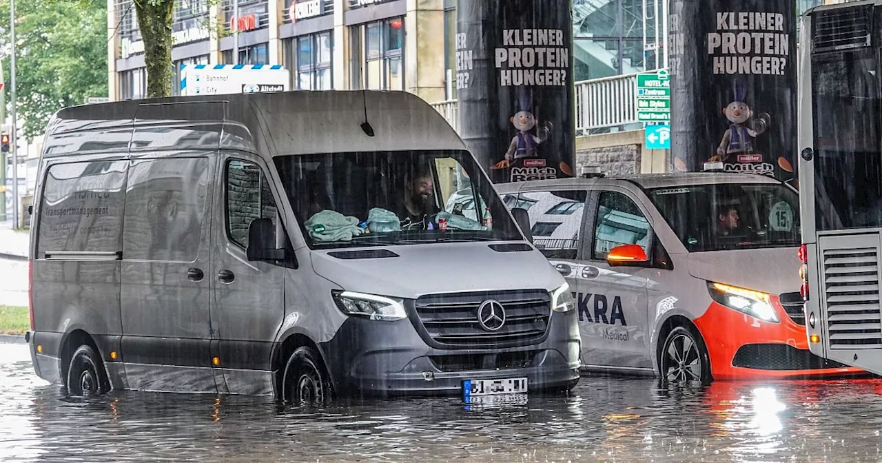 Nach Unwetter in Bielefeld Straßen waren überflutet und Bäume umgestürzt