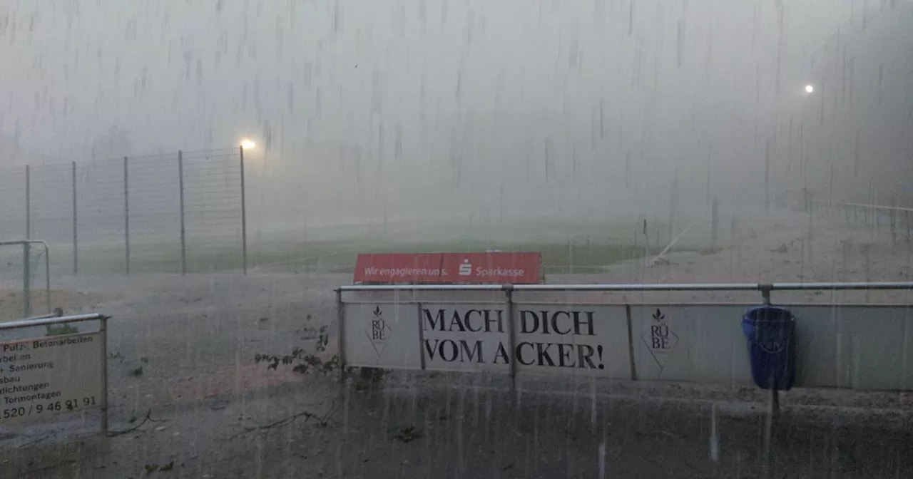 Regenchaos in Bielefeld: das „Fruchtalarm“-Finale versinkt im Regen