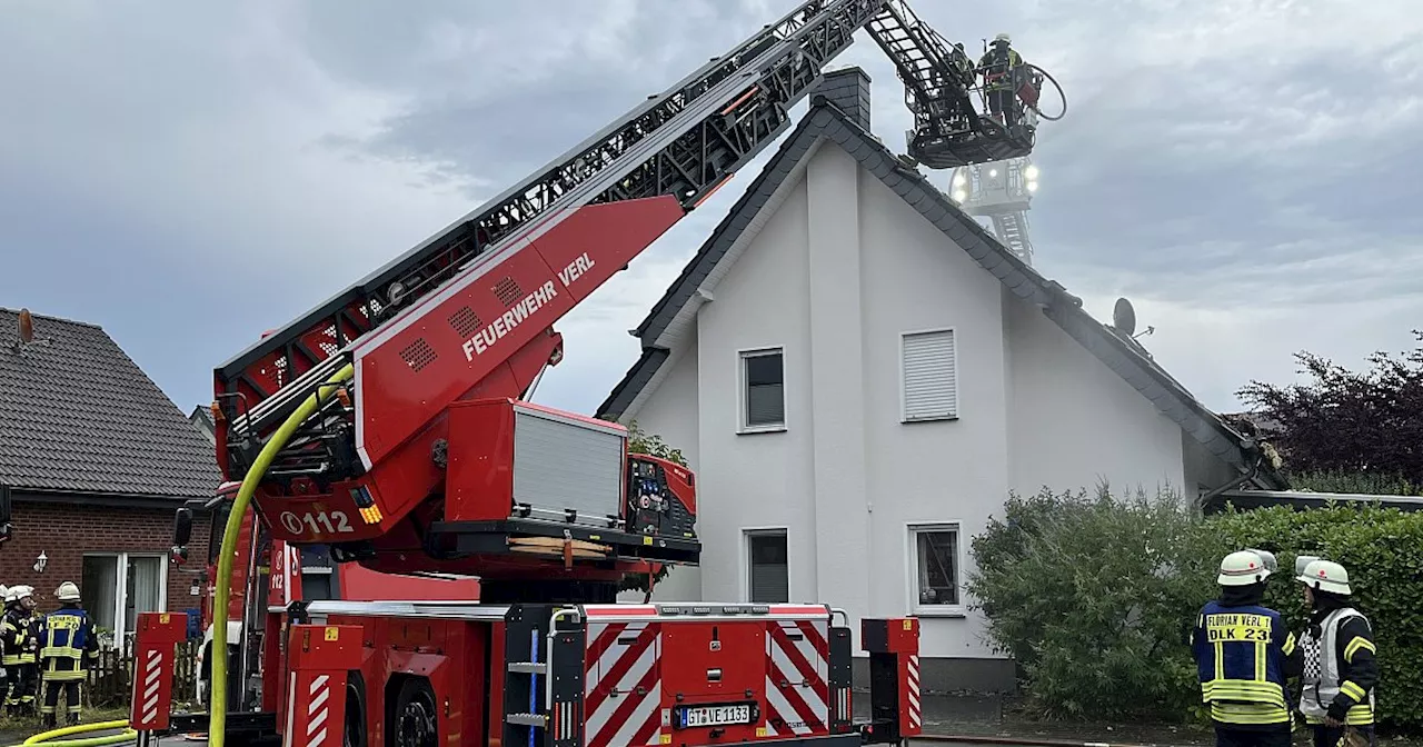 Unwetter im Kreis Gütersloh: Blitz schlägt in Wohnhaus ein und löst Brand aus