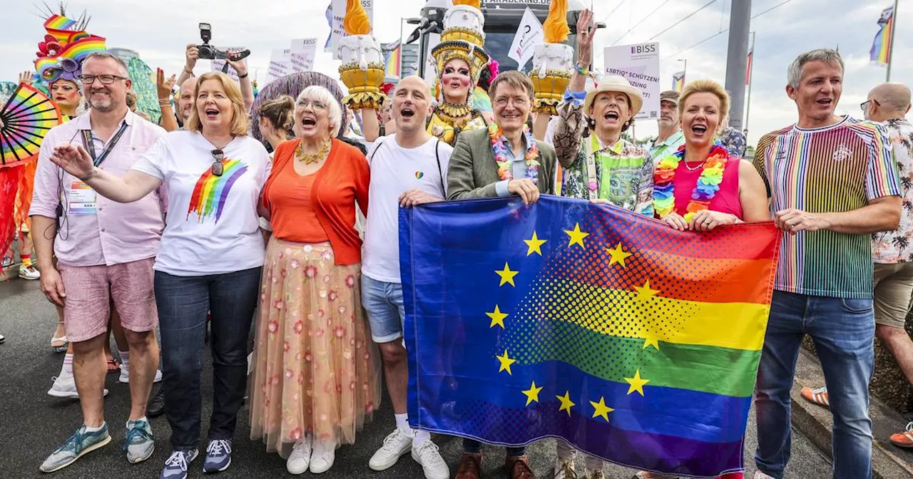 CSD 2024 in Köln​: Fantasievolle Kostüme, Politprominenz​, ernste Worte