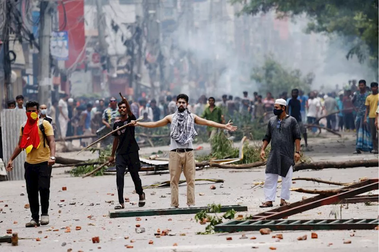 Bangladesh shuts offices, imposes curfew to curb deadly job quota protests