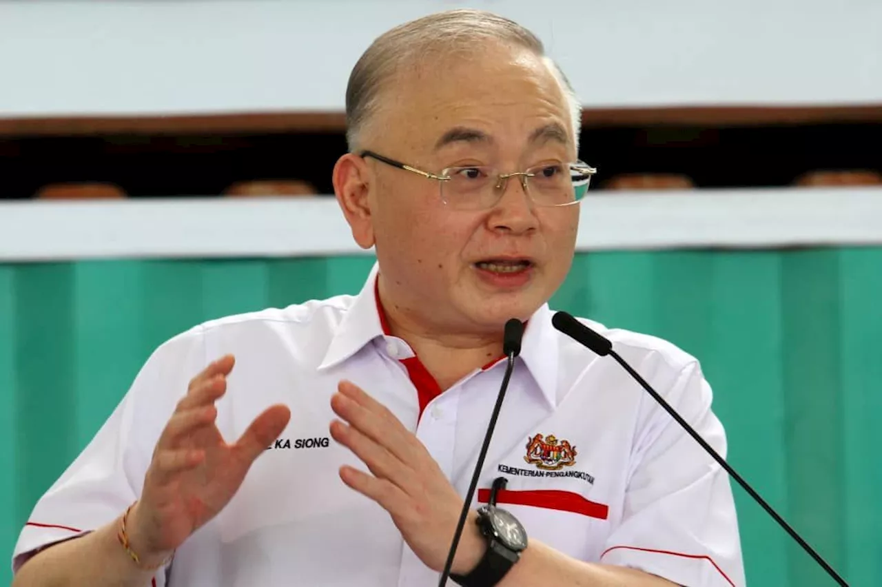 Dr Wee criticises AirAsia over multiple flight delays