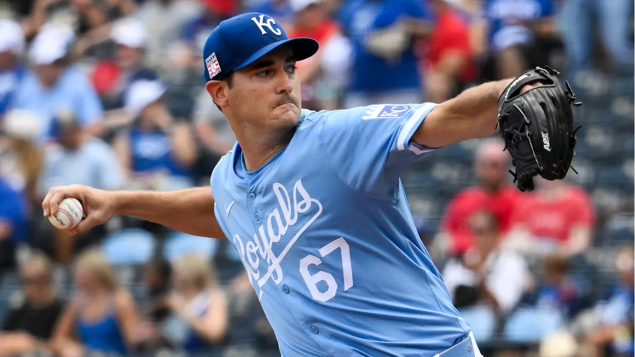 Lugo retires 14 straight in complete game, Royals beat White Sox