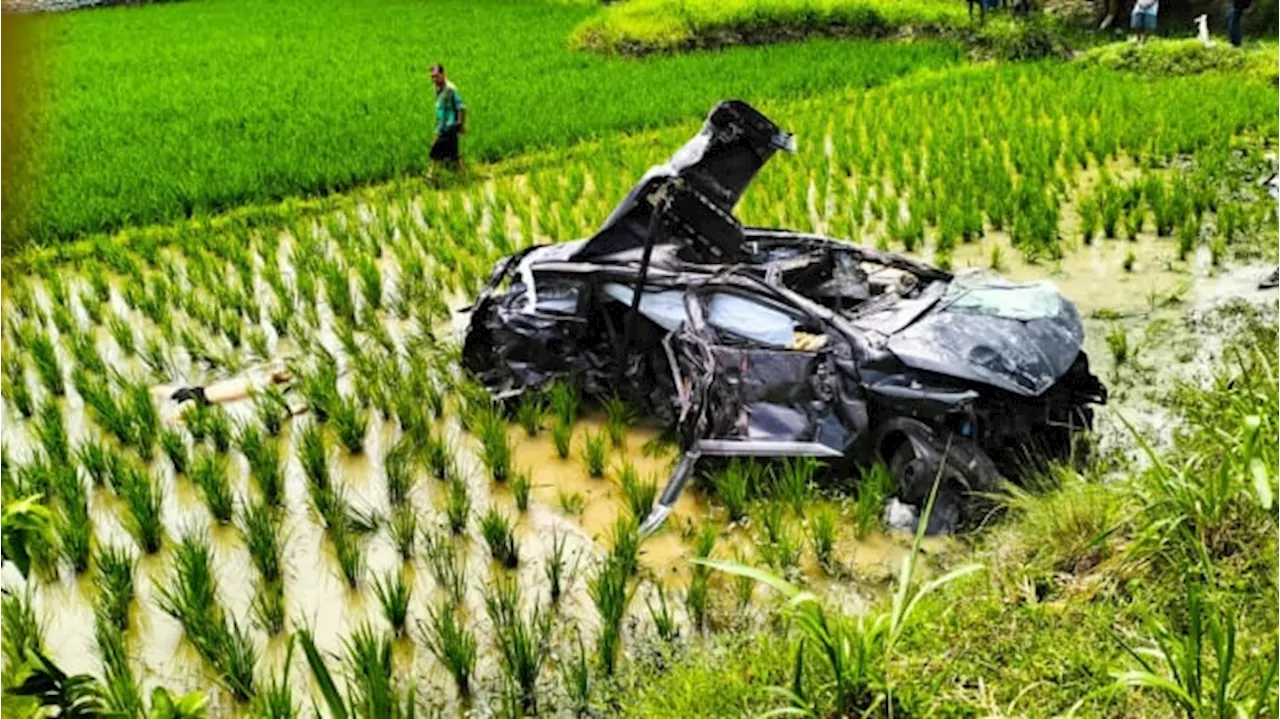 Detik-detik Kereta Api Tabrak Mobil di Deliserdang, 6 Orang Satu Keluarga Tewas