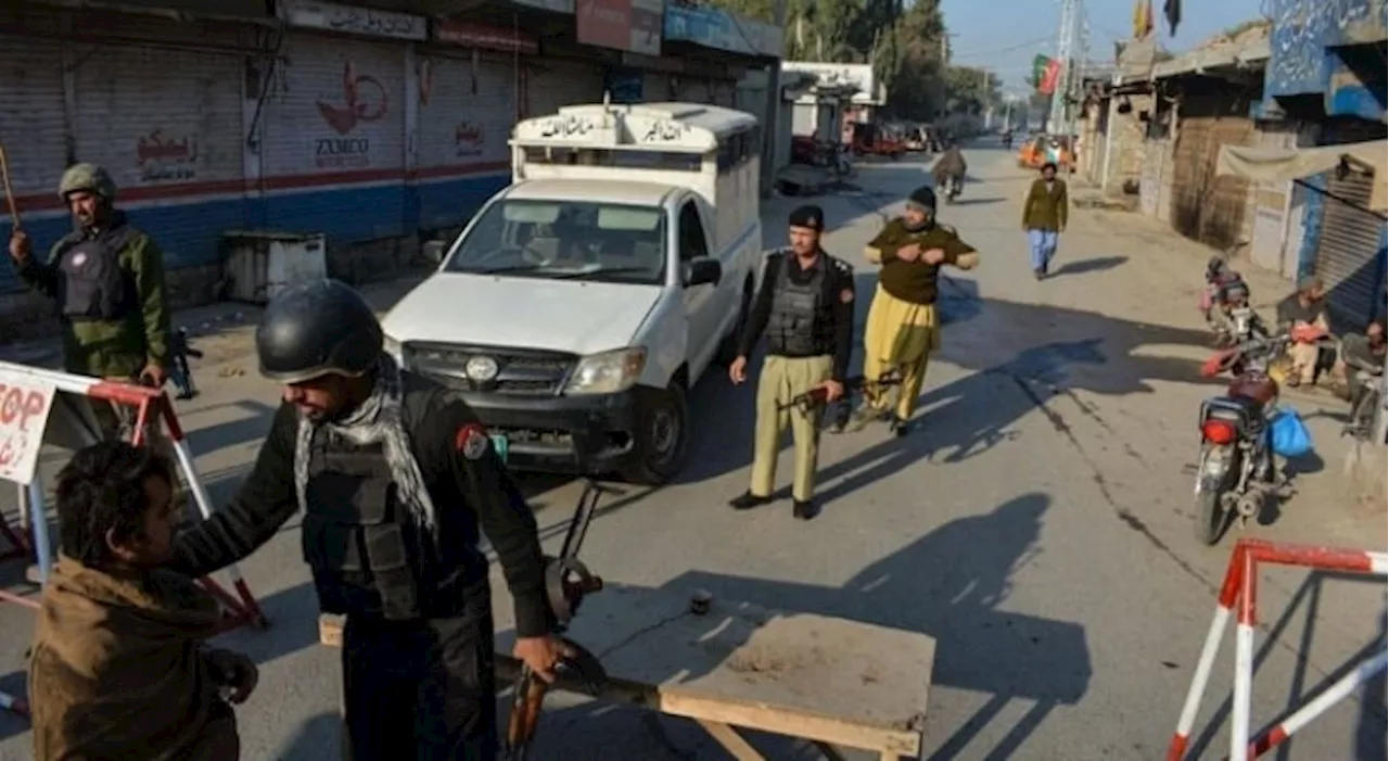 Policeman martyred in terrorist attack on police checkpost in Peshawar