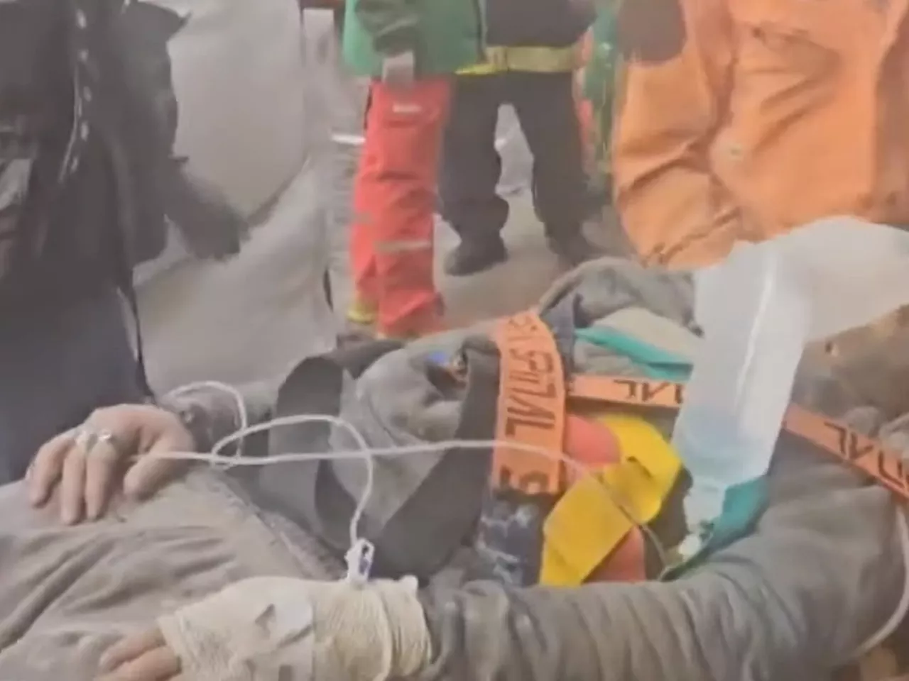 Cómo fue el operativo de rescate que liberó al obrero atrapado tras el derrumbe en Belgrano: 'Ladrillo a ladrillo'
