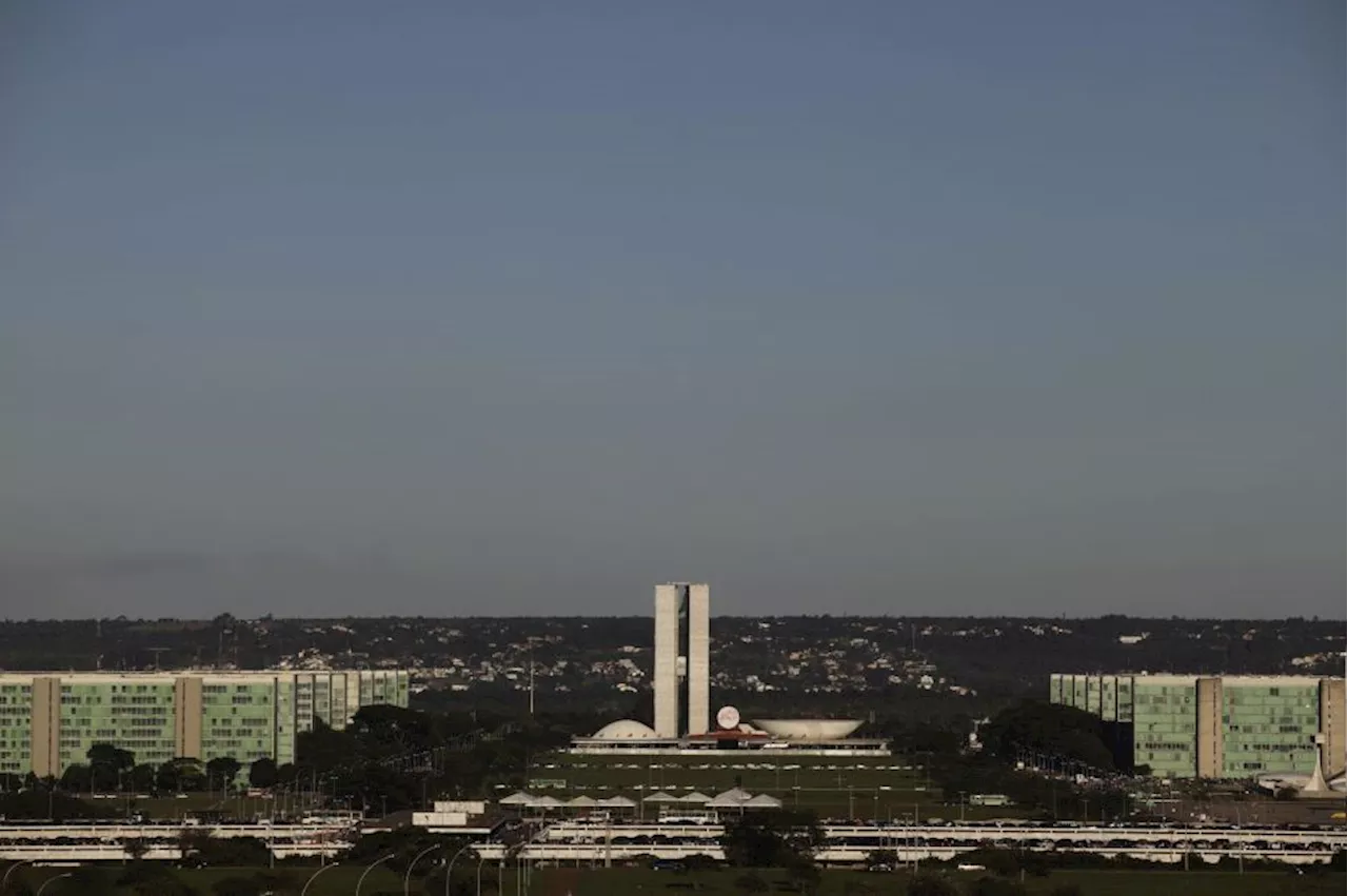 Governo federal oficializa congelamento de R$ 15 bi no Orçamento nesta segunda (22)