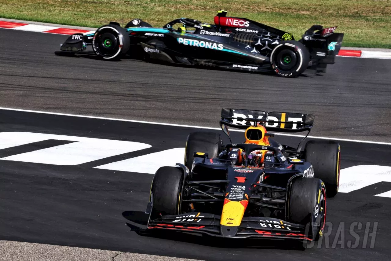 ‘Someone needs to tell him there’s a corner’ - Nico Rosberg insists Max Verstappen deserved penalty