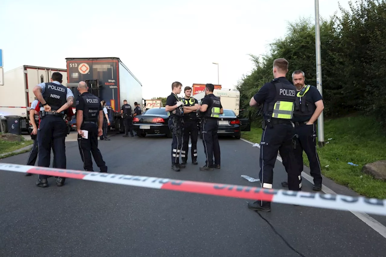 Kölner Polizei: Frau (85) stirbt bei Unfall auf A4-Rastplatz