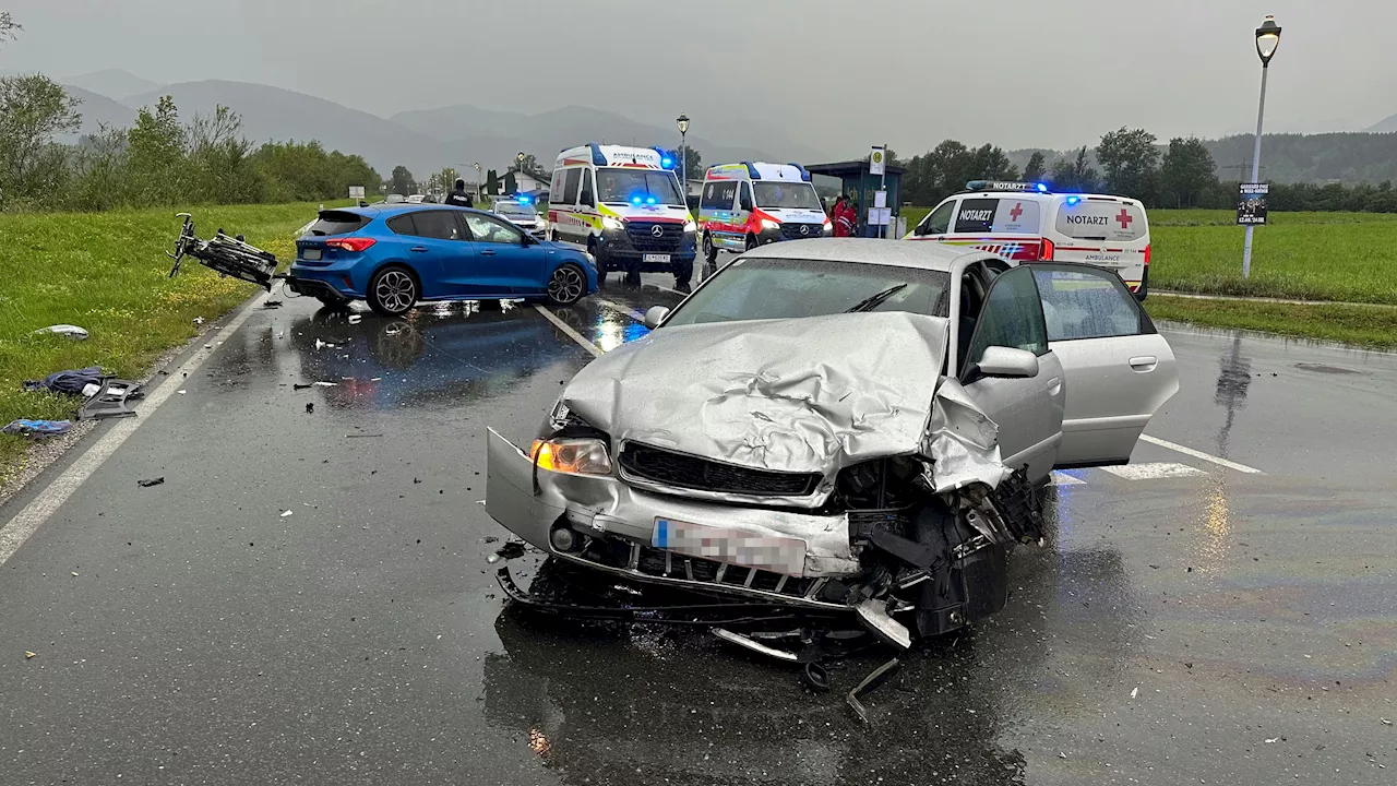  7 Verletzte, Straße gesperrt! Schwerer Crash in Tirol