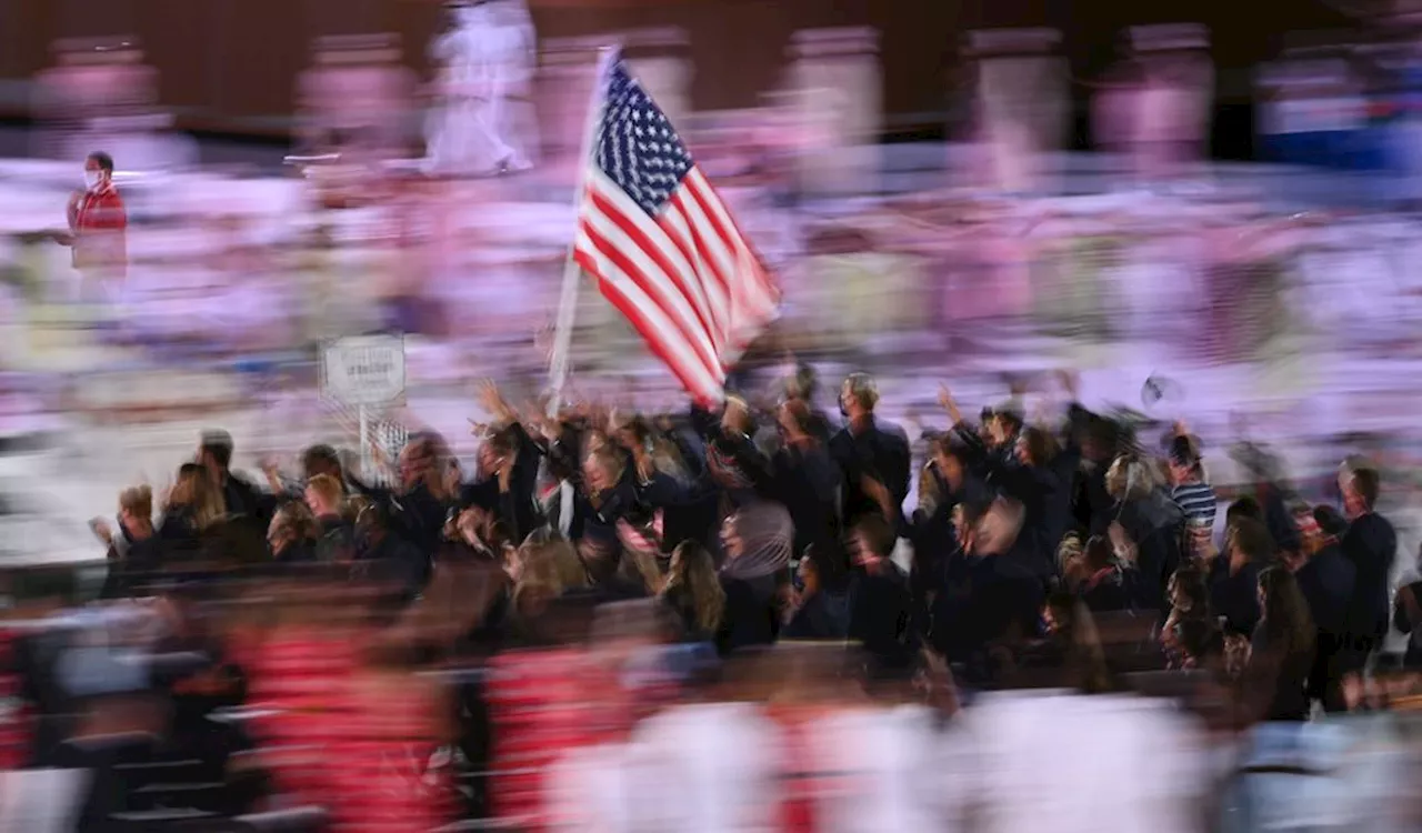 „Eine unglaubliche Ehre“: Ein Weltstar trägt bei Olympia die Fahne der USA