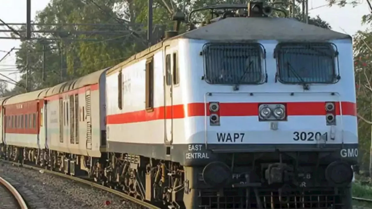 RRB JE Recruitment 2024: रेलवे में जूनियर इंजीनियर भर्ती का नोटिफिकेशन जारी, निकली 7900+ बंपर वैकेंसी