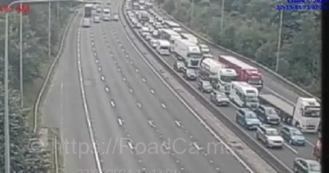 Crash closes three lanes on M1 in Nottinghamshire between junctions 27 and 28