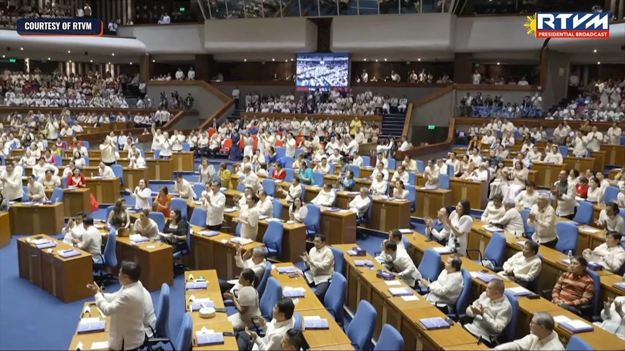 WATCH: Who gave Marcos a standing ovation over POGO ban announcement?