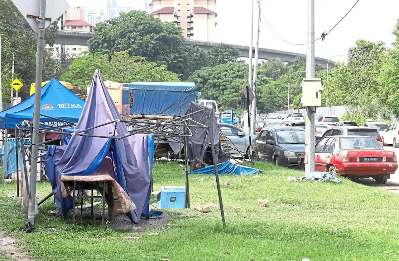 Abandoned stalls in Bukit OUG an eyesore