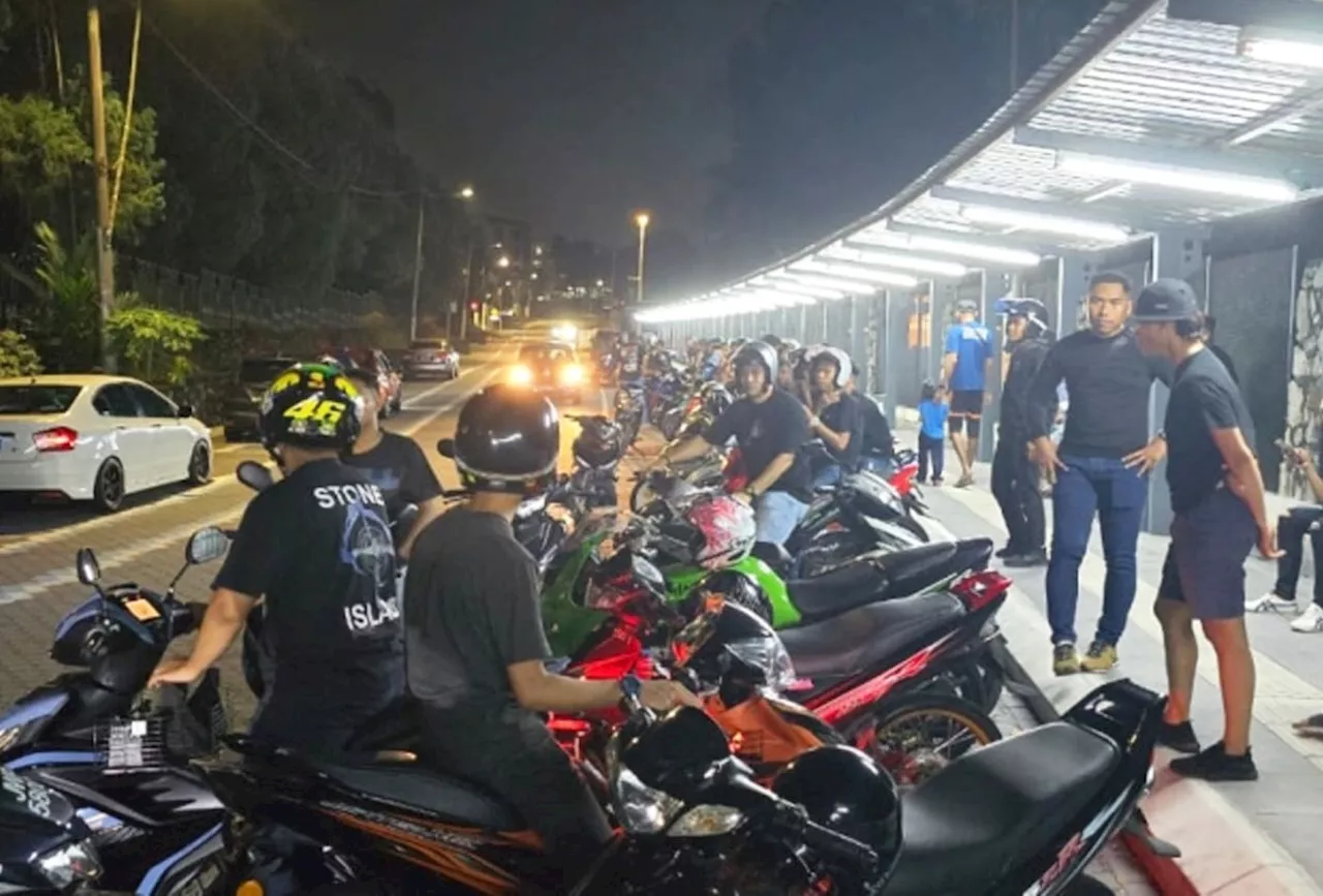 Cops arrest teenager, three others for dangerous motorcycle stunts in Johor