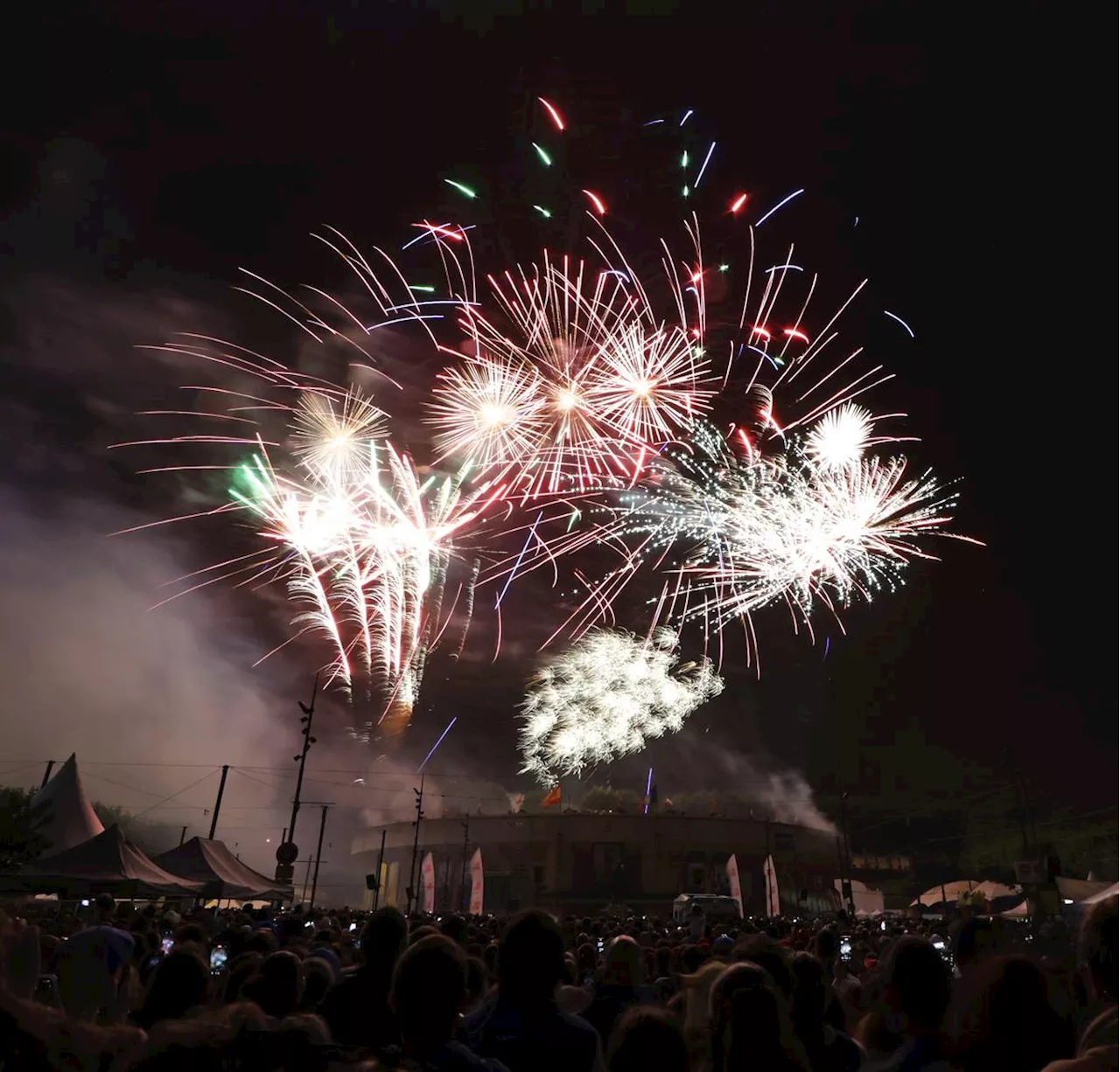 Fêtes de la Madeleine 2024 : le feu d’artifice a tenu ses promesses pour un final tout en couleurs