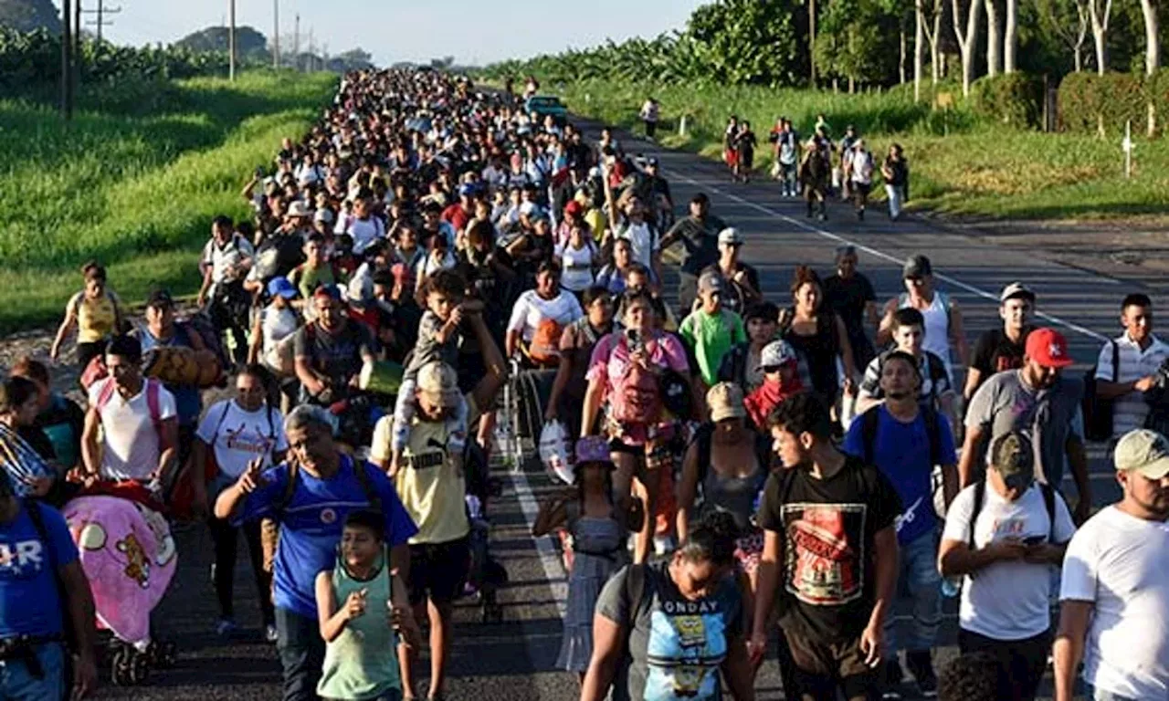 3,000 migrants leave southern Mexico on foot in a new caravan headed for the US border