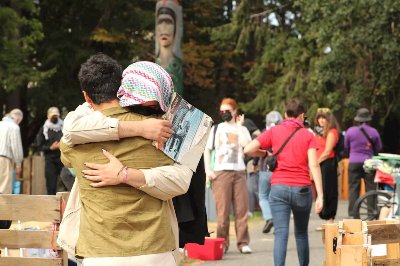 Protesters dismantle Palestinian solidarity camp after UVic trespassing order