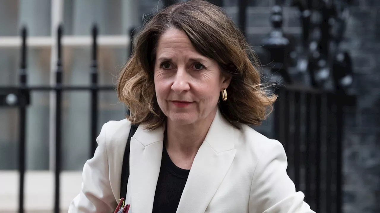 ‘P*ssed off’ Labour MPs challenge Starmer over two-child benefit cap