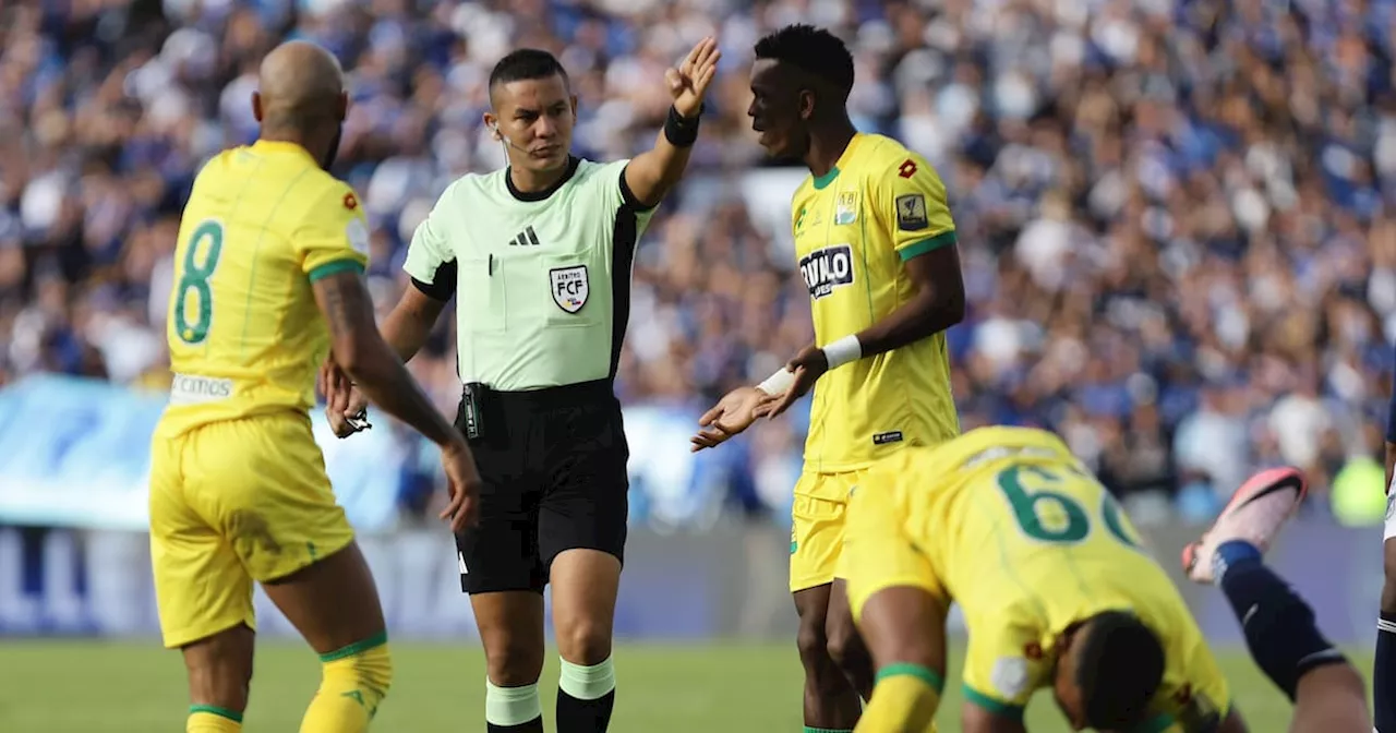 Freddy Hinestroza, defensor de Atlético Bucaramanga, se ‘despachó' contra el arbitraje del duelo ante Millonarios