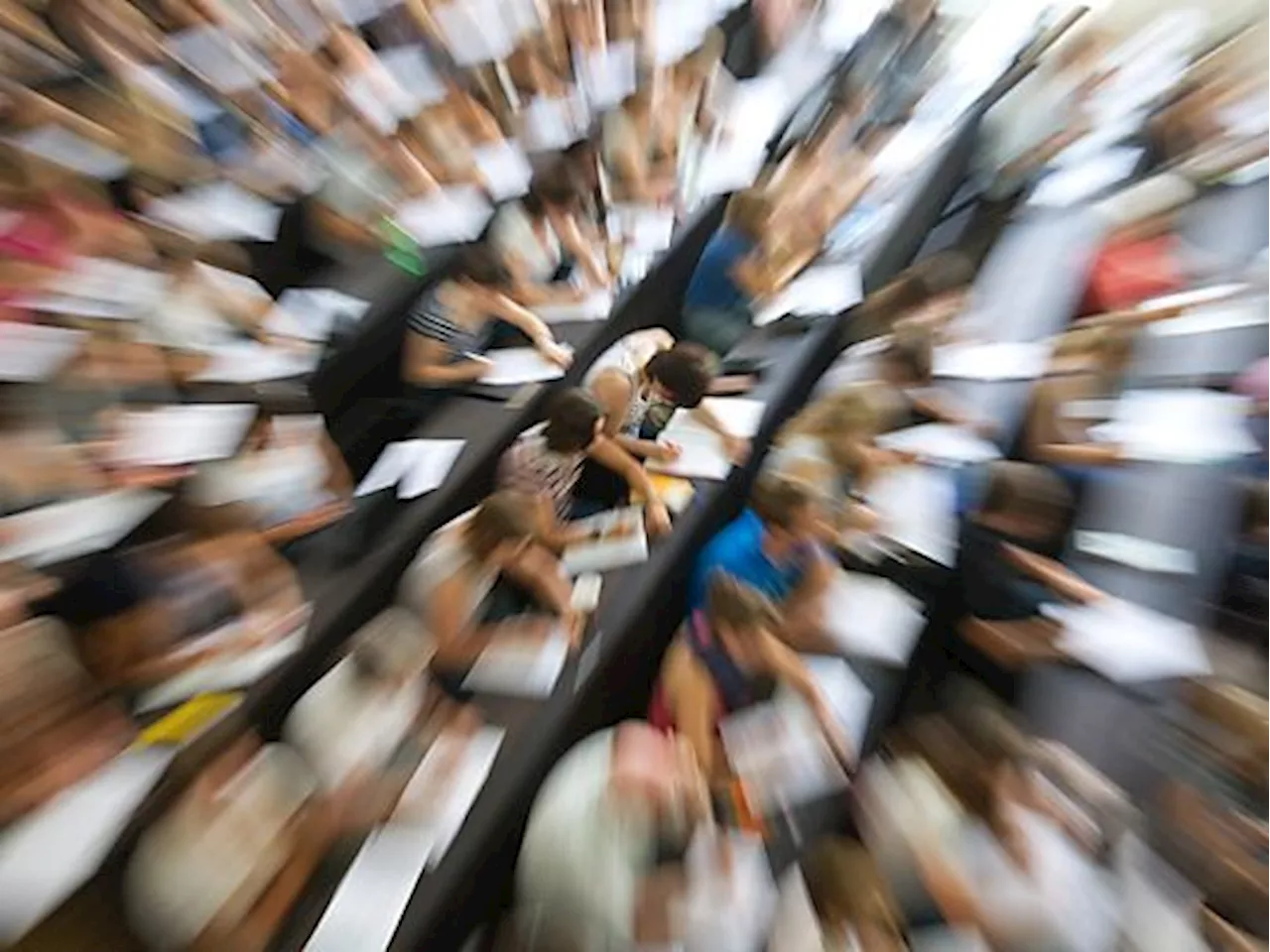 Österreichs Studierende sind älter und arbeiten mehr