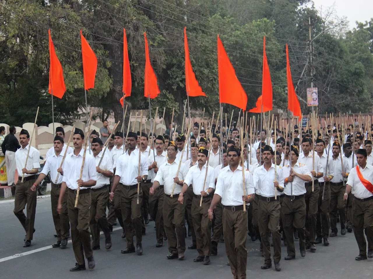 सरकारी कर्मचारी RSS च्या कार्यक्रमात सहभागी होऊ शकणार, मोदी सरकारचा निर्णय