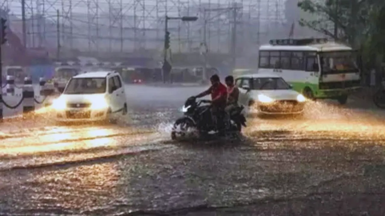 मॉनसून बना आफत! महाराष्ट्र-गुजरात में आज भी भारी बारिश की चेतावनी, जानें देशभर के मौसम का हाल