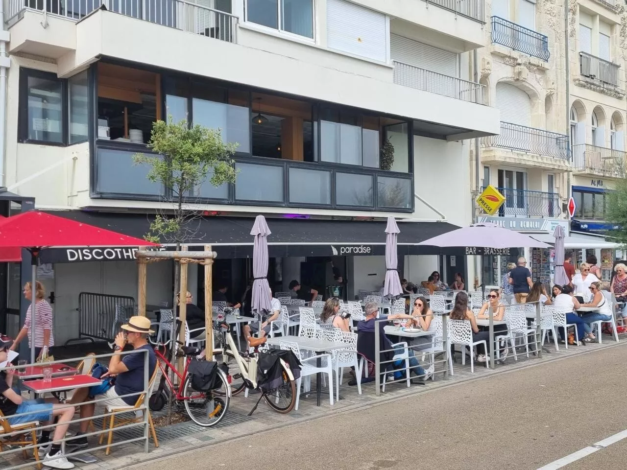 Jeunes poignardés aux Sables-d’Olonne : à peine fermé, Le Paradise contre-attaque en justice