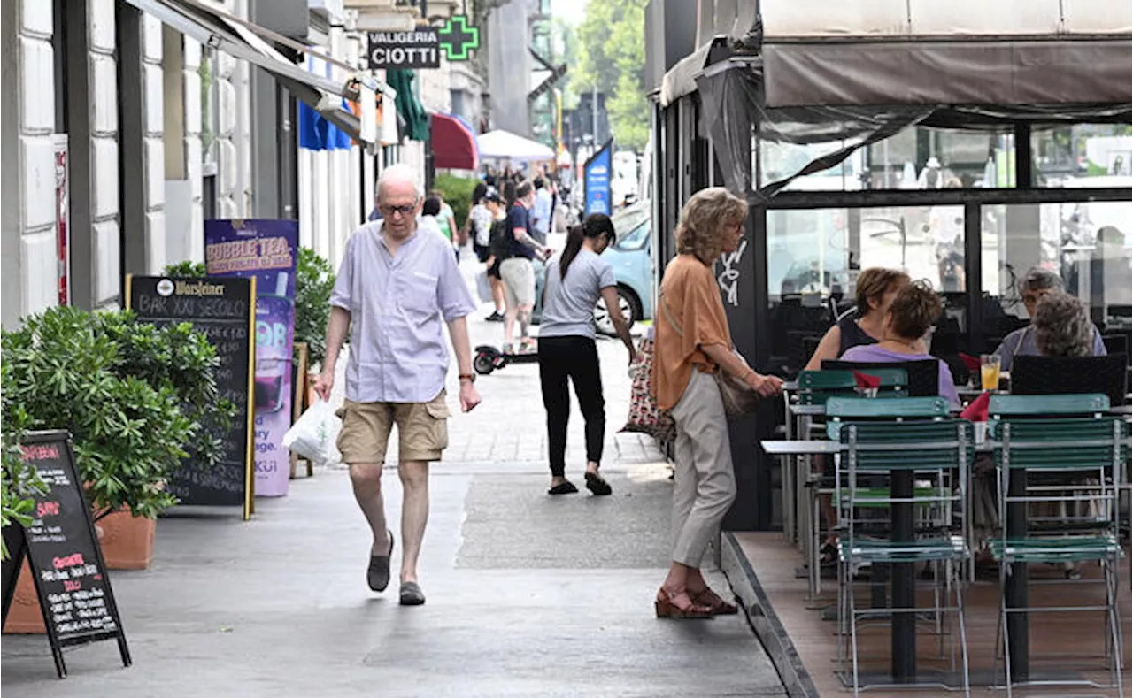 Confcommercio, gli italiani vogliono più negozi in città