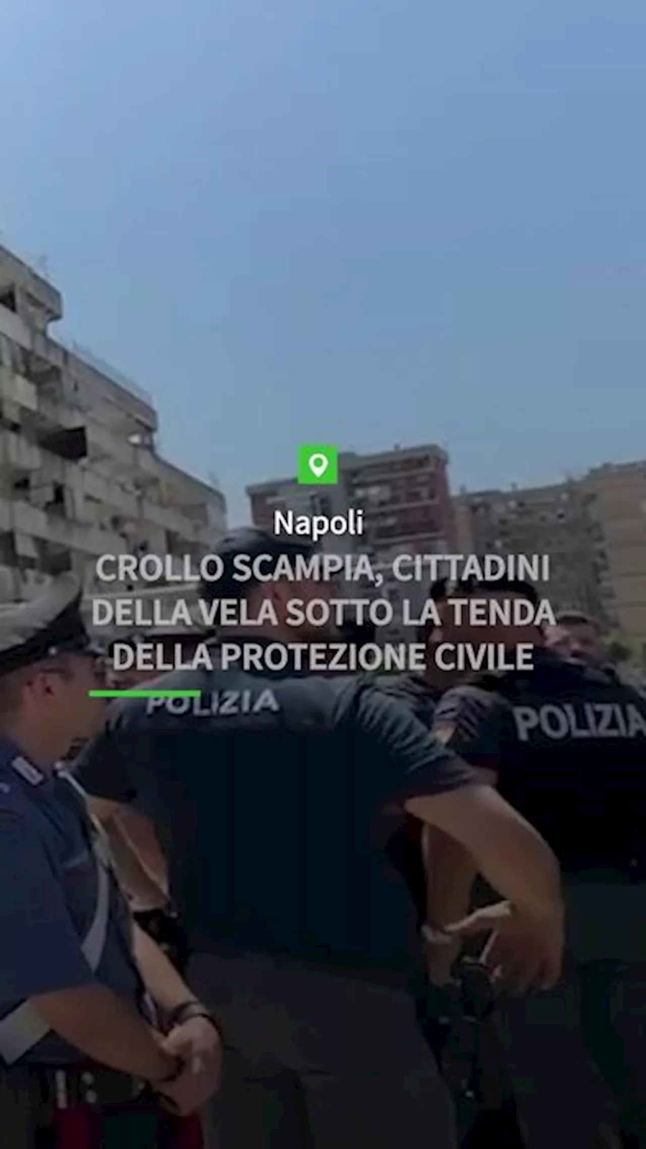 Crollo Scampia, cittadini della Vela sotto la tenda della Protezione Civile