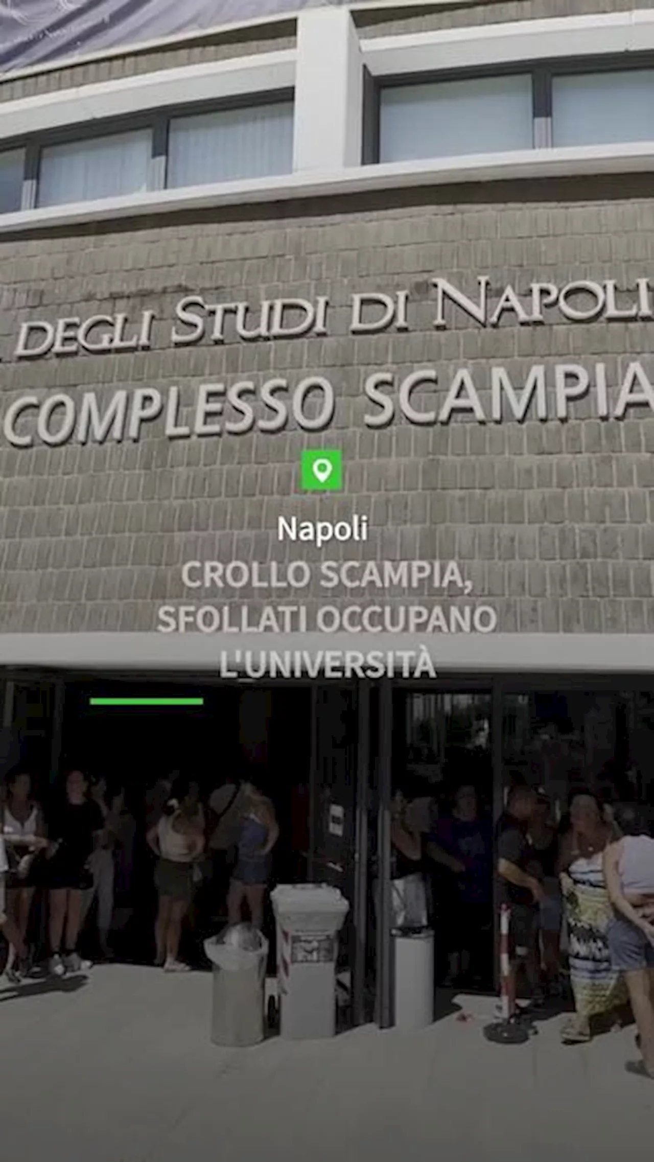 Crollo Scampia, sfollati occupano l'Universita'