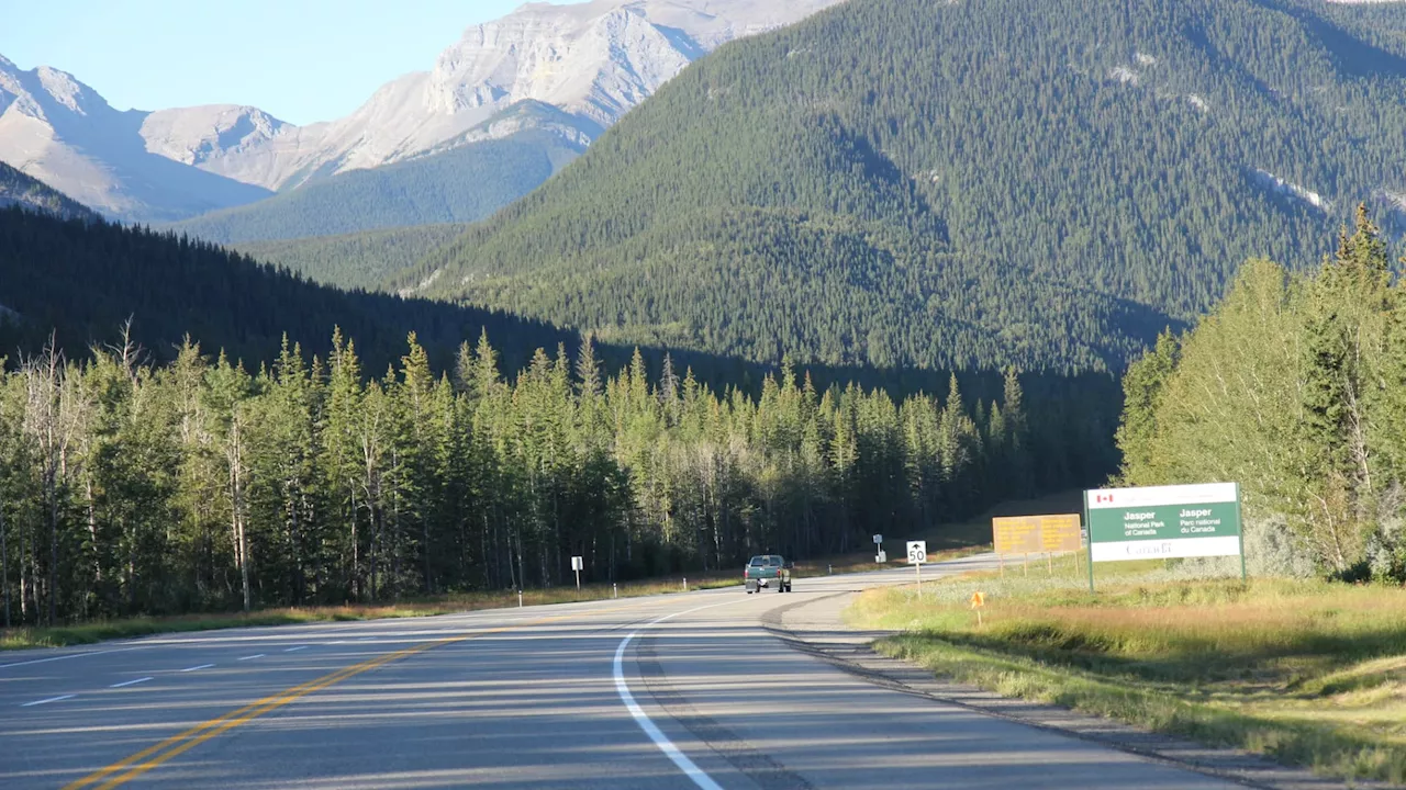 Au Canada, le populaire parc national de Jasper évacué en raison d'un feu de forêt