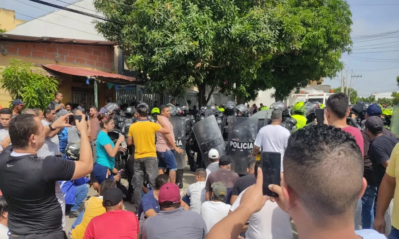 Inmovilización de carro que transportaba pasajeros generó enfrentamientos en Barranquilla