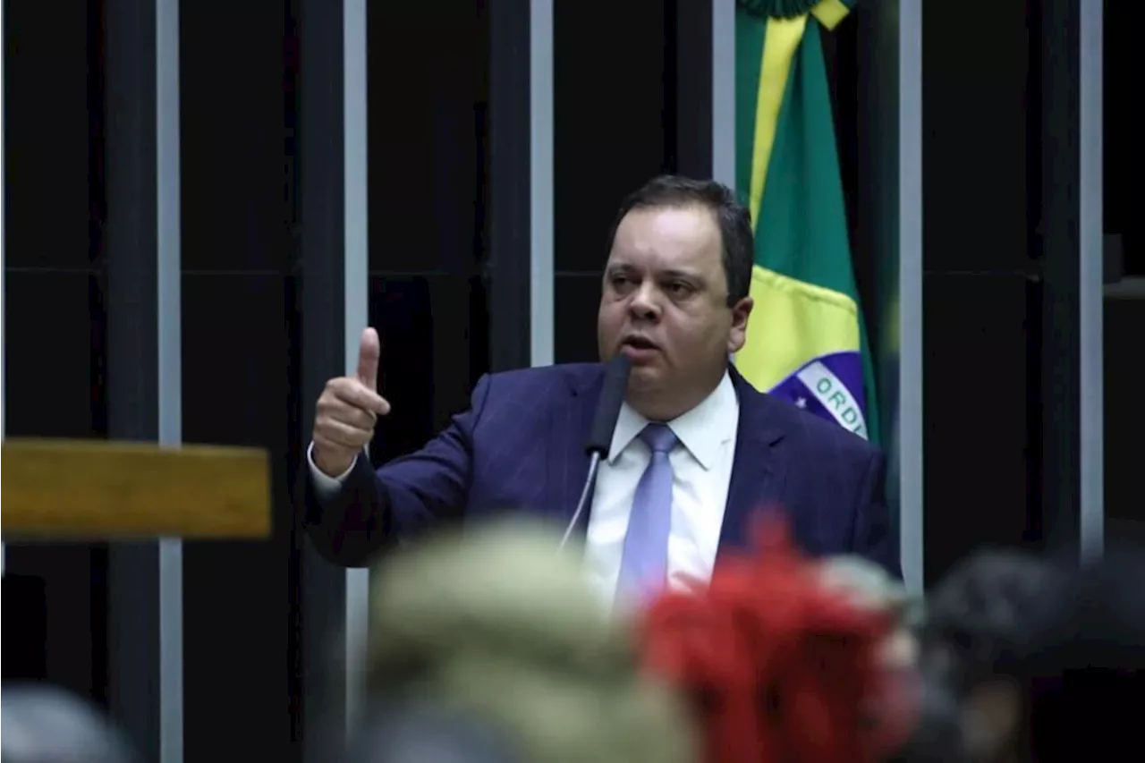 Maior bloco da Câmara deve ser liderado por Elmar Nascimento, candidato a sucessor de Lira