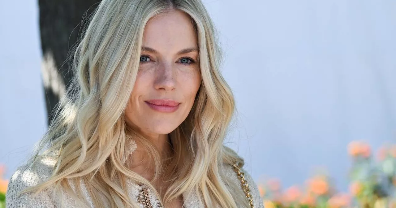 Boho beach waves: le onde sui capelli più chic dell’estate