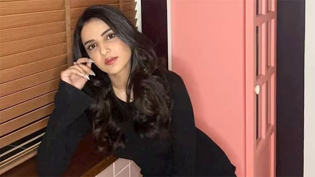 Jasmin Bhasin injures eyes due to contact lenses