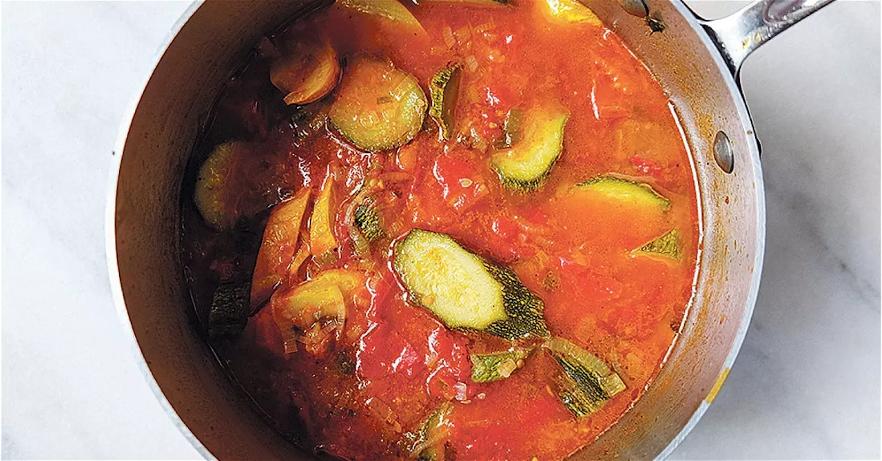 Pures Understatement: Zucchini in leichter Paradeissauce